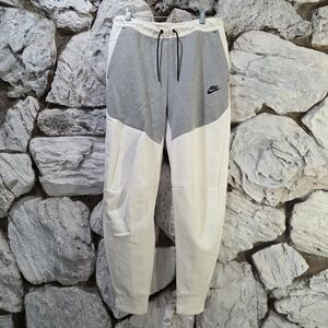 Nike Sportswear Tech Fleece Pants Ivory Tapered Slim Men's Medium CU4495-133